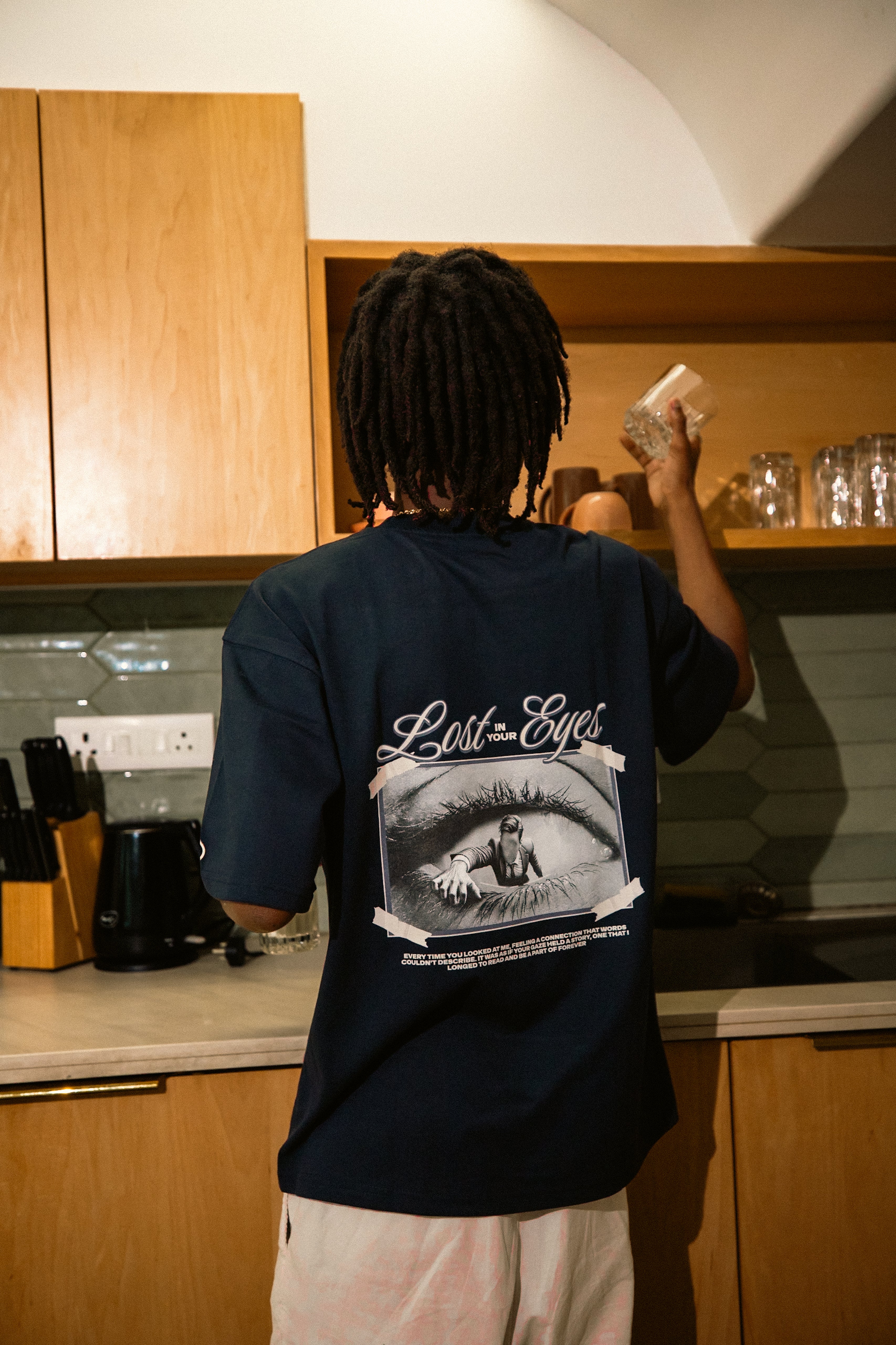 LOST IN EYES NAVY OVERSIZED T-SHIRT